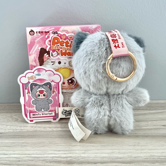 Baby Three Petit Cat Wardrobe Plush Pendant - Misty Starlet - Picture 2 of 5